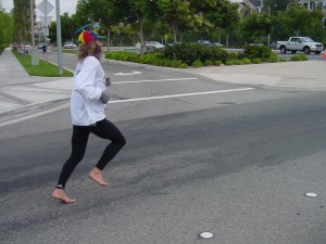 Ken Bob Saxton and many others have run barefoot and injury-free for decades (2004 November 7) Santa Clarita Marathon CA